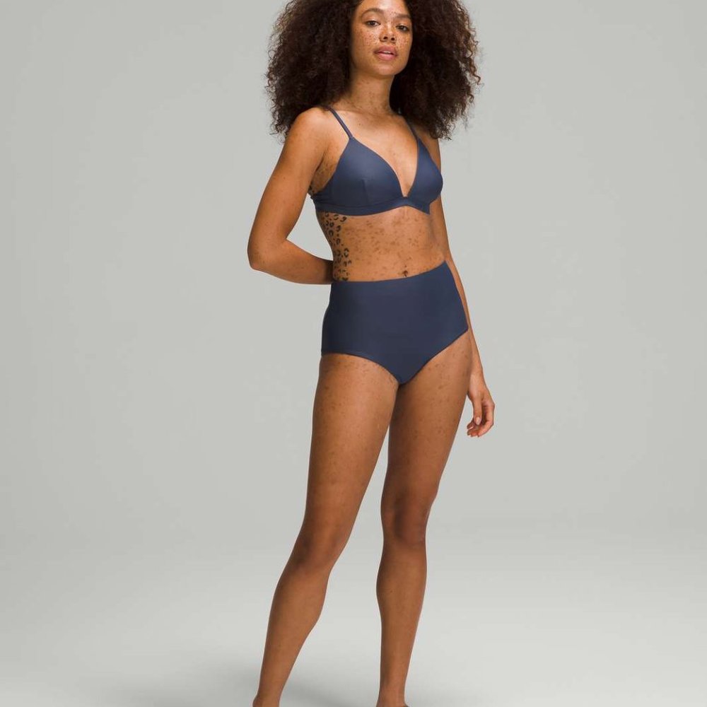NWT - Lululemon Waterside High Waist Medium Bottom
